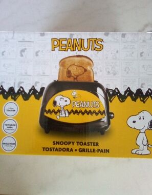 SOOO Cute! Peanuts Toaster